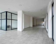 Iznajmljuje se open space poslovni prostor 185m2