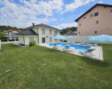 Na prodaju LUX kuća sa bazenom