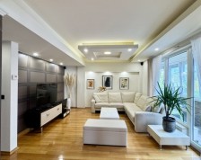 Na prodaju komforan i odličnog rasporeda dvoetažni četverosoban stan