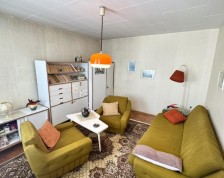 Iznajmljuje se trosoban stan u Centru