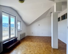 Na prodaju četverosoban stan u naselju Mjesec
