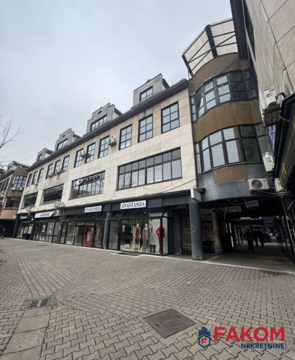 Iznajmljujemo poslovni prostor 70m2, u strogom centru grada