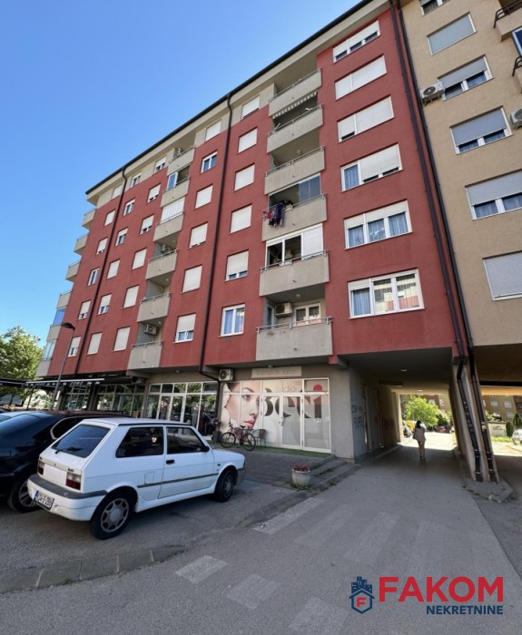 Iznajmljujemo jednosoban stan sa uračunatim troškovima režija, podnožje Starčevice