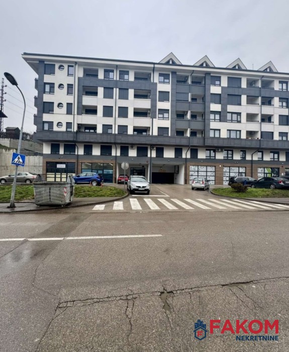 Iznajmljuje se poslovni prostor u naselju Hisete