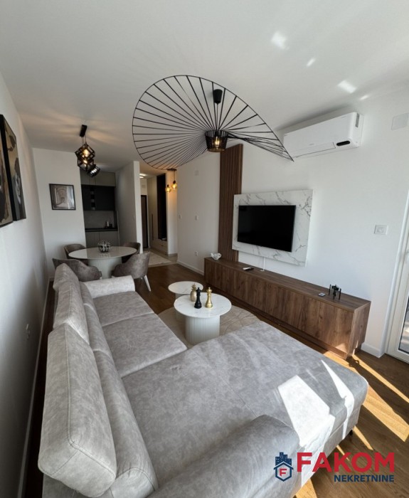 Iznajmljuje se moderan dvosoban stan u naselju Park