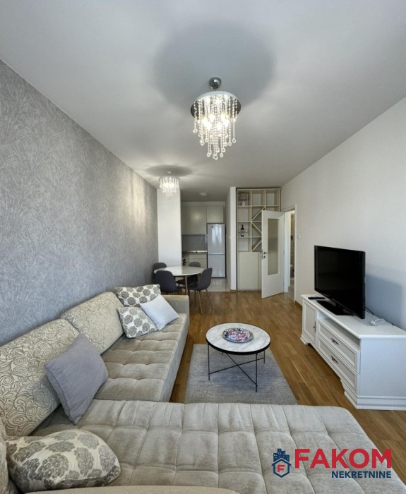 Iznajmljujemo predivan dvosoban stan, naselje Starčevica