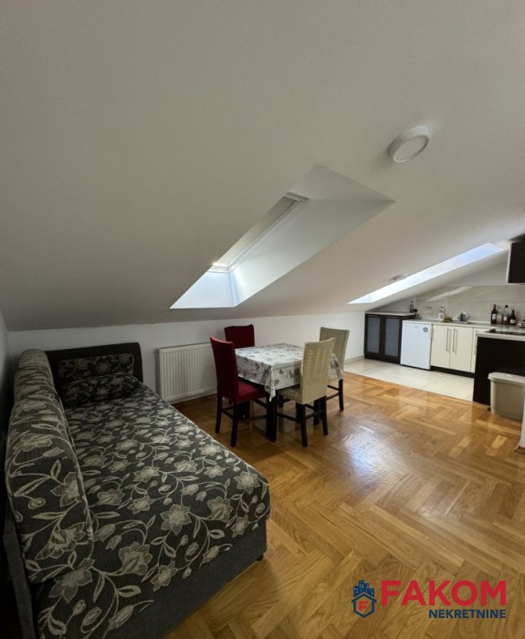 Iznajmljujemo dvosoban stan, u naselju podnožje Starčevice