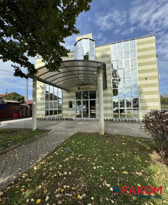 Iznajmljujemo poslovnu zgradu-halu, Glamočani