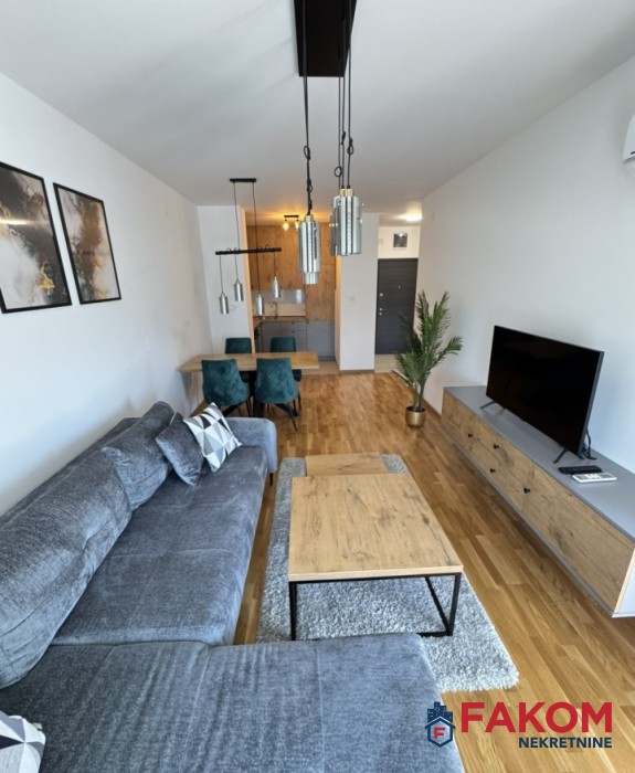 Iznajmljuje se moderan dvosoban stan u naselju Park