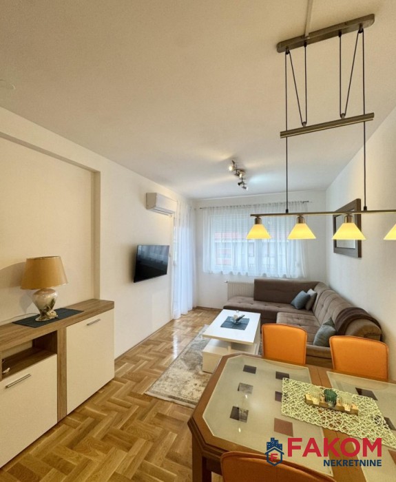 Iznajmljuje se dvosoban stan sa parking mjestom, naselje Budžak