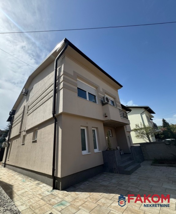 Na prodaju kuća na odličnoj lokaciji u mirnom dijelu grada