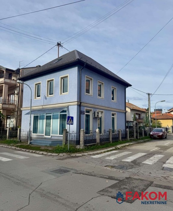 Iznajmljuje se poslovni prostor u Centru, neposredno od banjalučke Gimnazije