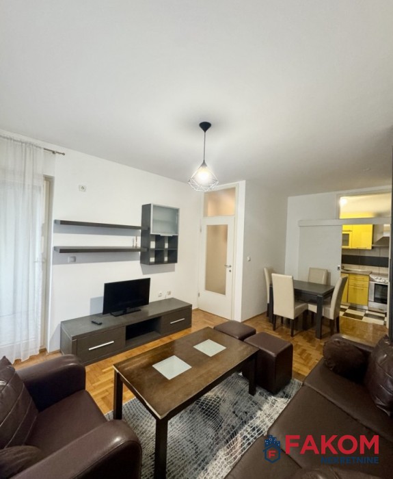 Iznajmljuje se dvosoban stan kod Venecija mosta