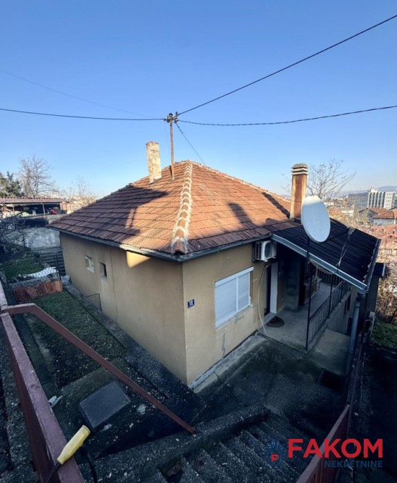 Na prodaju kuća u dupleksu u naselju Pobrđe