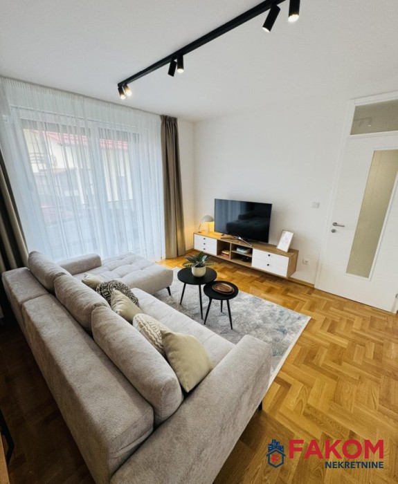 Iznajmljuje se nov, moderan dvosoban stan sa garažnim mjestom