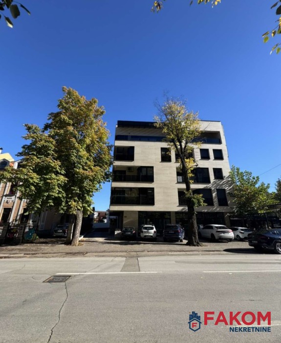 Na prodaju trosoban stan nove gradnje, odmah useljiv