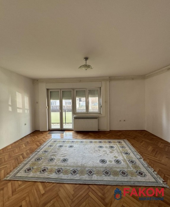 Iznajmljujemo poslovni prostor, naselje Centar