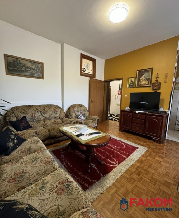 Na prodaju trosoban stan, naselje Ada