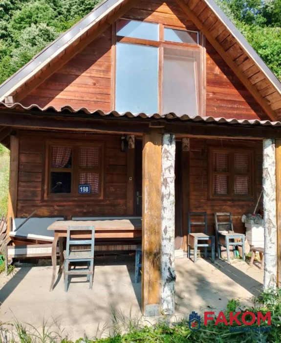 Na prodaju vikendica sa zemljištem u Hrvaćanima, Prnjavor