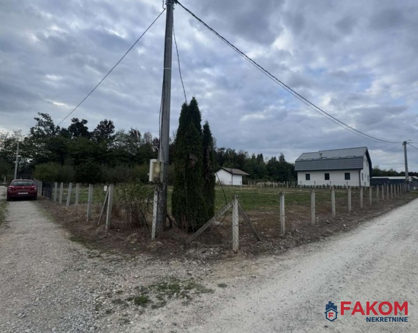 Na prodaju zemljište od 673m2 u naselju Kuljani