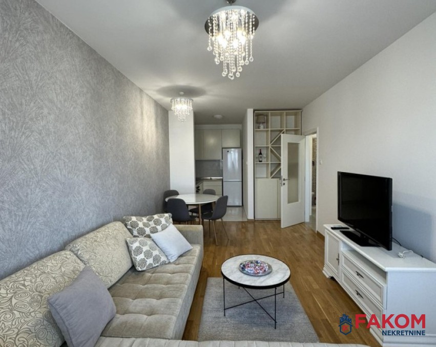 Iznajmljujemo predivan dvosoban stan, naselje Starčevica