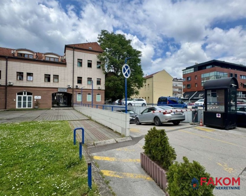 Iznajmljuje se kancelarijski poslovni prostor u centru grada