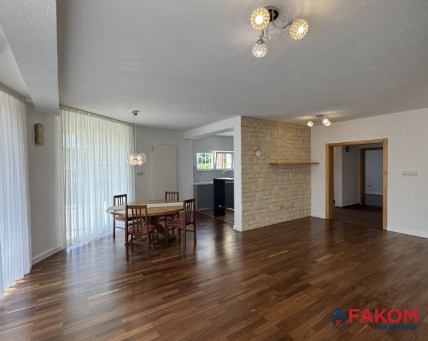 Iznajmljujemo poslovni prostor 180m2, naselje Paprikovac