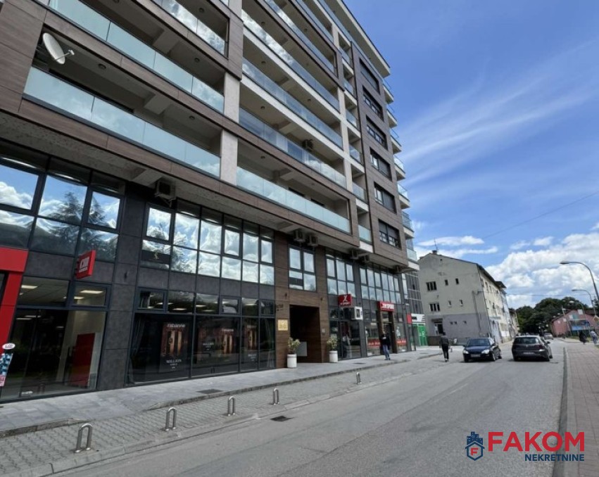 Iznajmljujemo LUX trosoban stan, u samom srcu grada