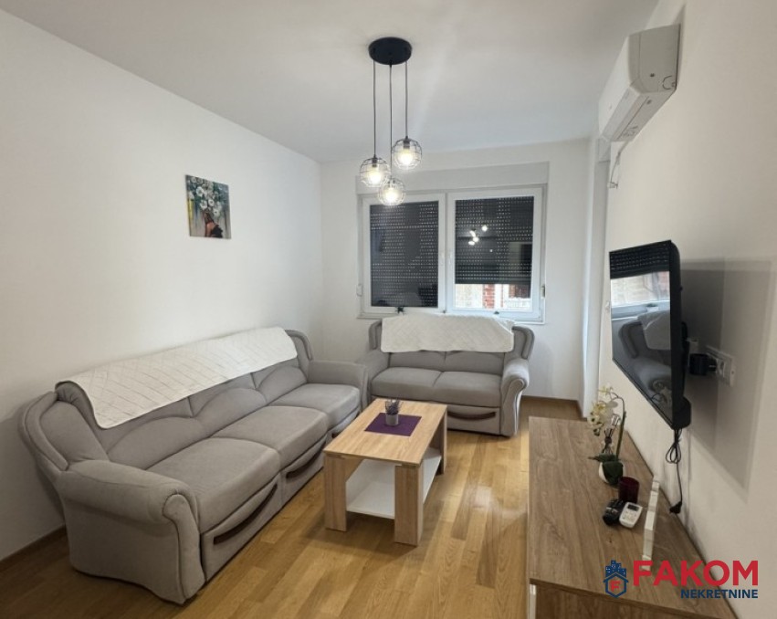 Iznajmljuje se dvosoban stan, naselje Panorama