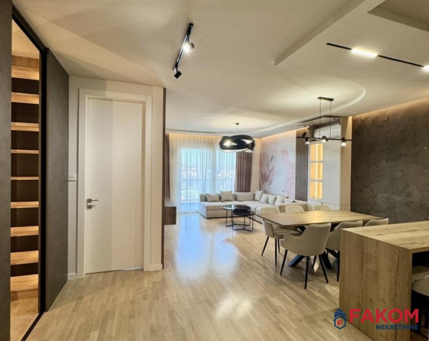 Luksuzan četverosoban stan za najam, naselje Park