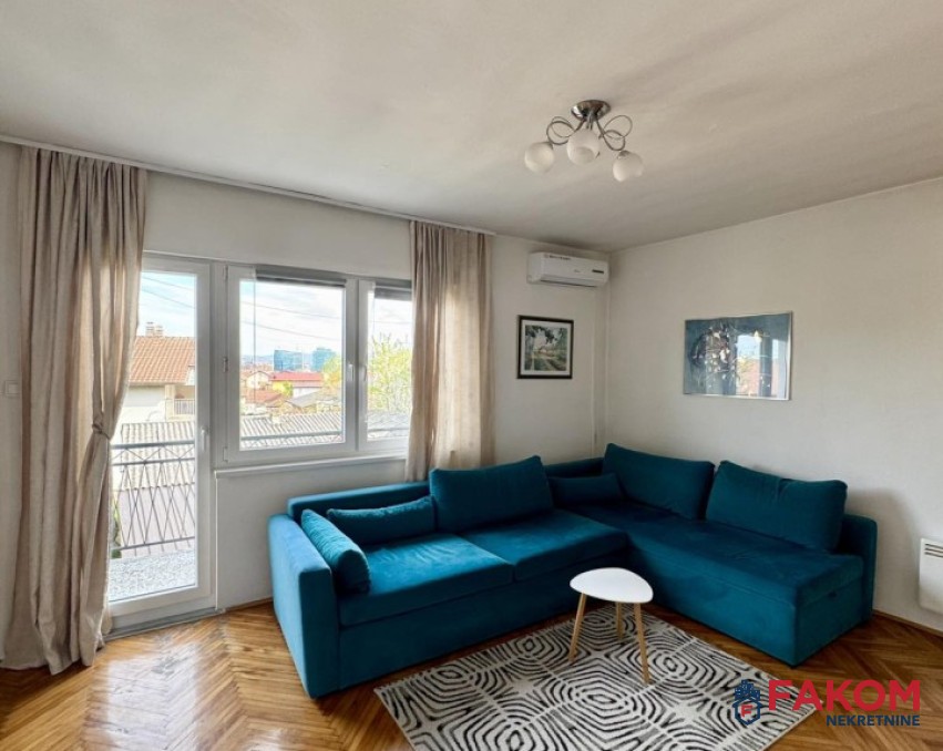 Iznajmljuje se namješten sprat kuće u naselju Mjesec