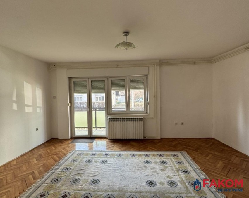 Iznajmljujemo poslovni prostor, naselje Centar