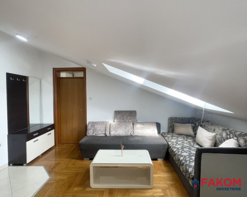 Iznajmljuje se namješten jednosoban stan u podnožju Starčevice